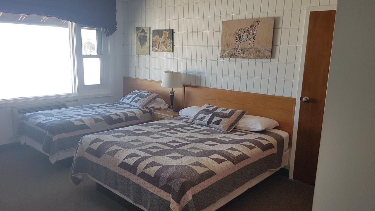 Pinawa Motel 외부 사진