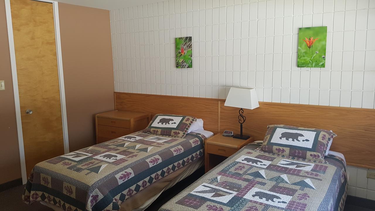 Pinawa Motel 외부 사진