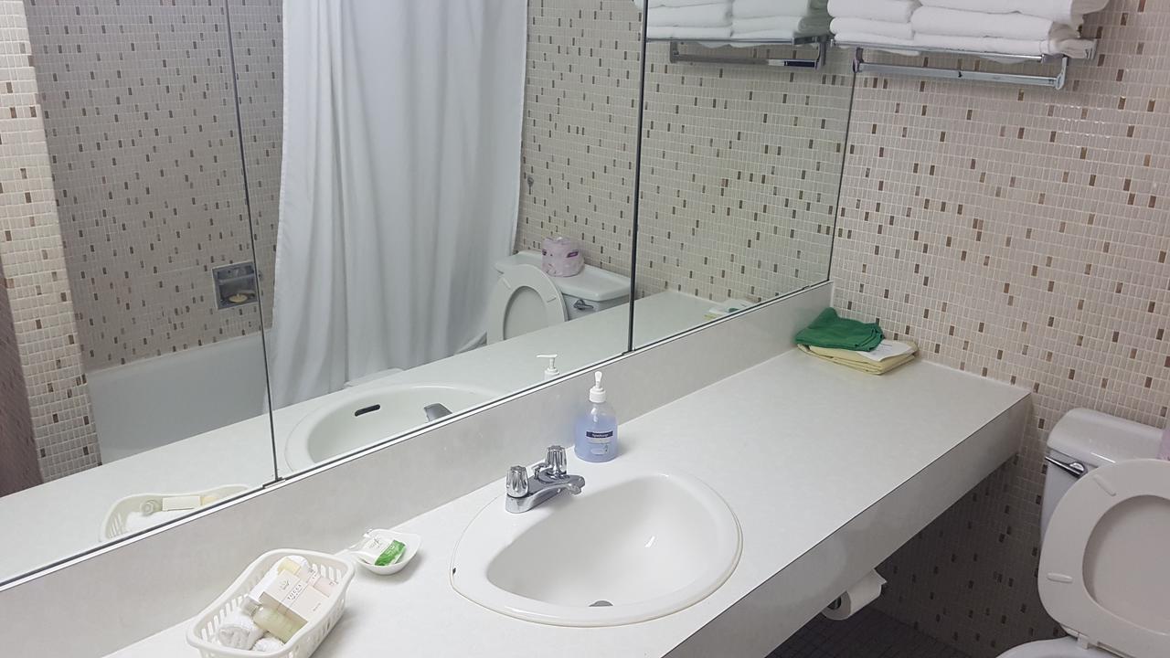 Pinawa Motel 외부 사진