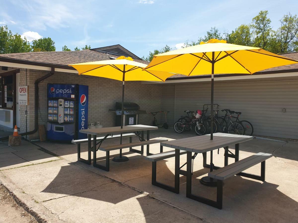 Pinawa Motel 외부 사진